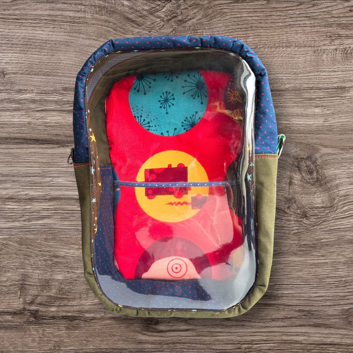 #スケルトンポーチNewSolobig の登録が完了しました！
なんと、今回の新作で #スケルトンポーチ シリーズの在庫が100個を越えました！！
4/29 #ぬいFes感謝祭02 には全て持ち込み予定です！
沢山の中から選べるチャンス！
是非遊びに来てください！

minne.com/@crazybob