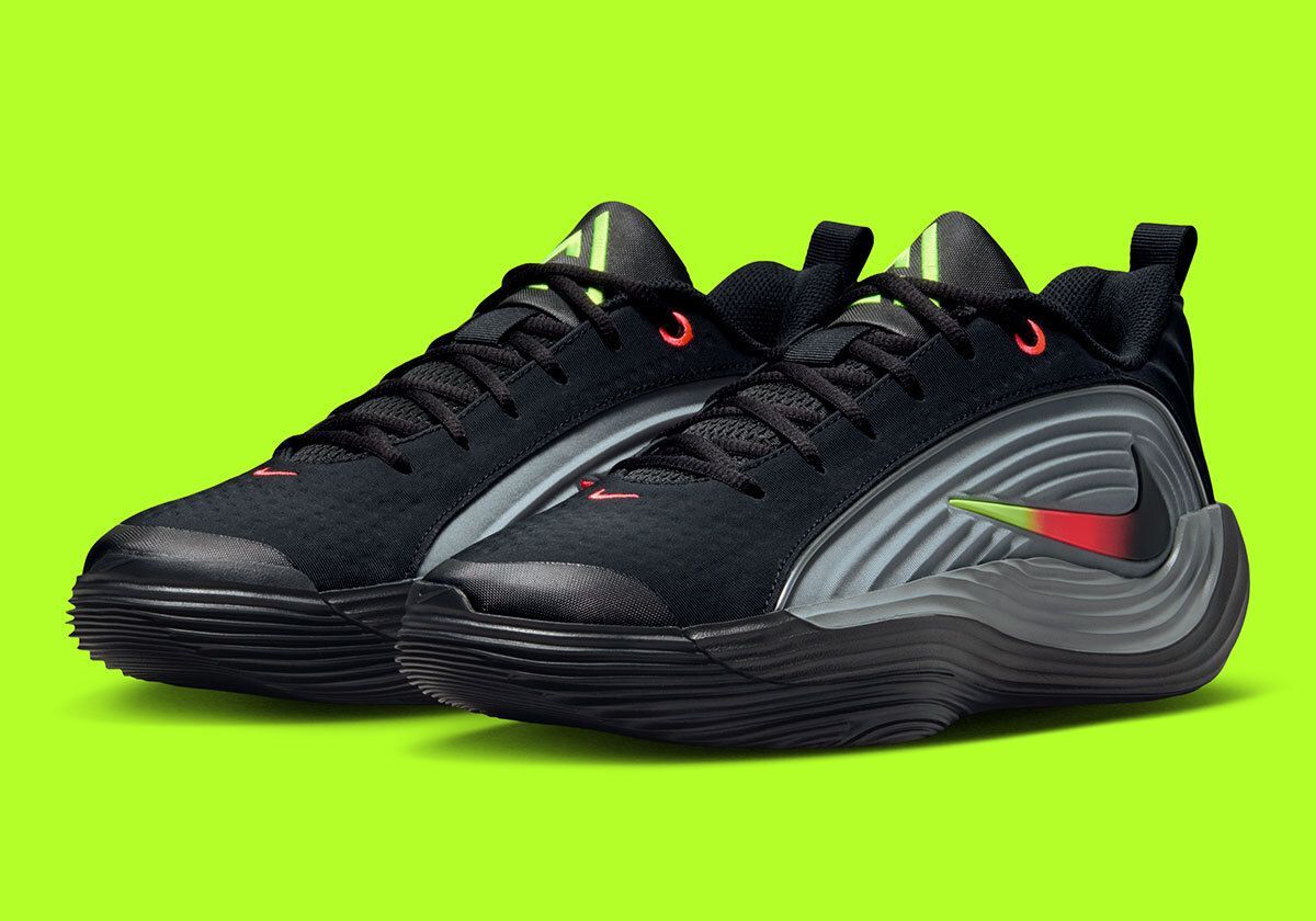 Sneaker News tweet media
