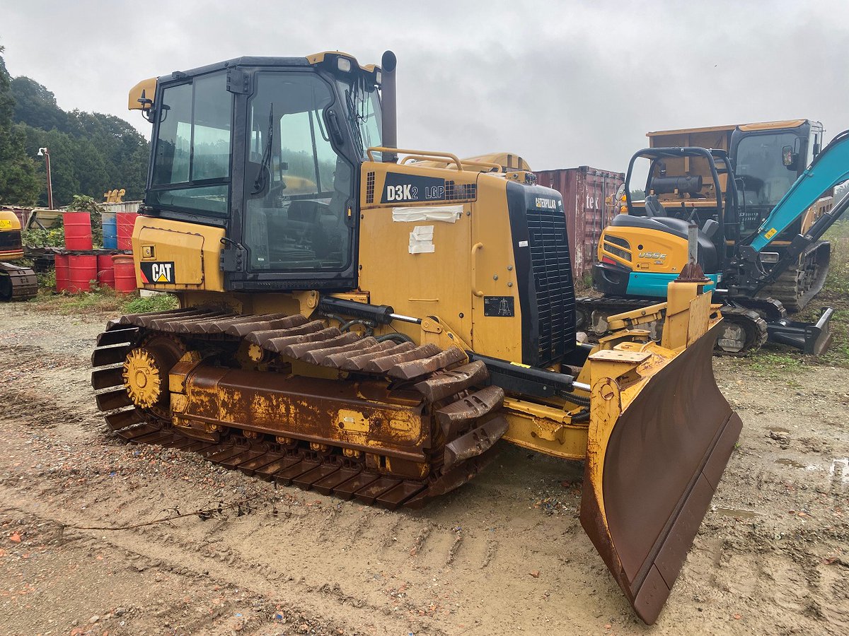 r_engineering2's tweet photo. 【販売中の重機紹介】
CAT D3K2
2015年式/3,392hr
現場に置いてあるだけで「仕事ができる」オーラが漂います。
写真・詳細はこちらから👇
https://t.co/3JE3NYwP78
ご質問はDMでお気軽に💬
#重機 #中古 #建設機械 #UsedExcavator #ブルドーザー #caterpillar #キャタピラー #D3K2 #重機販売 https://t.co/srbmdGnfju