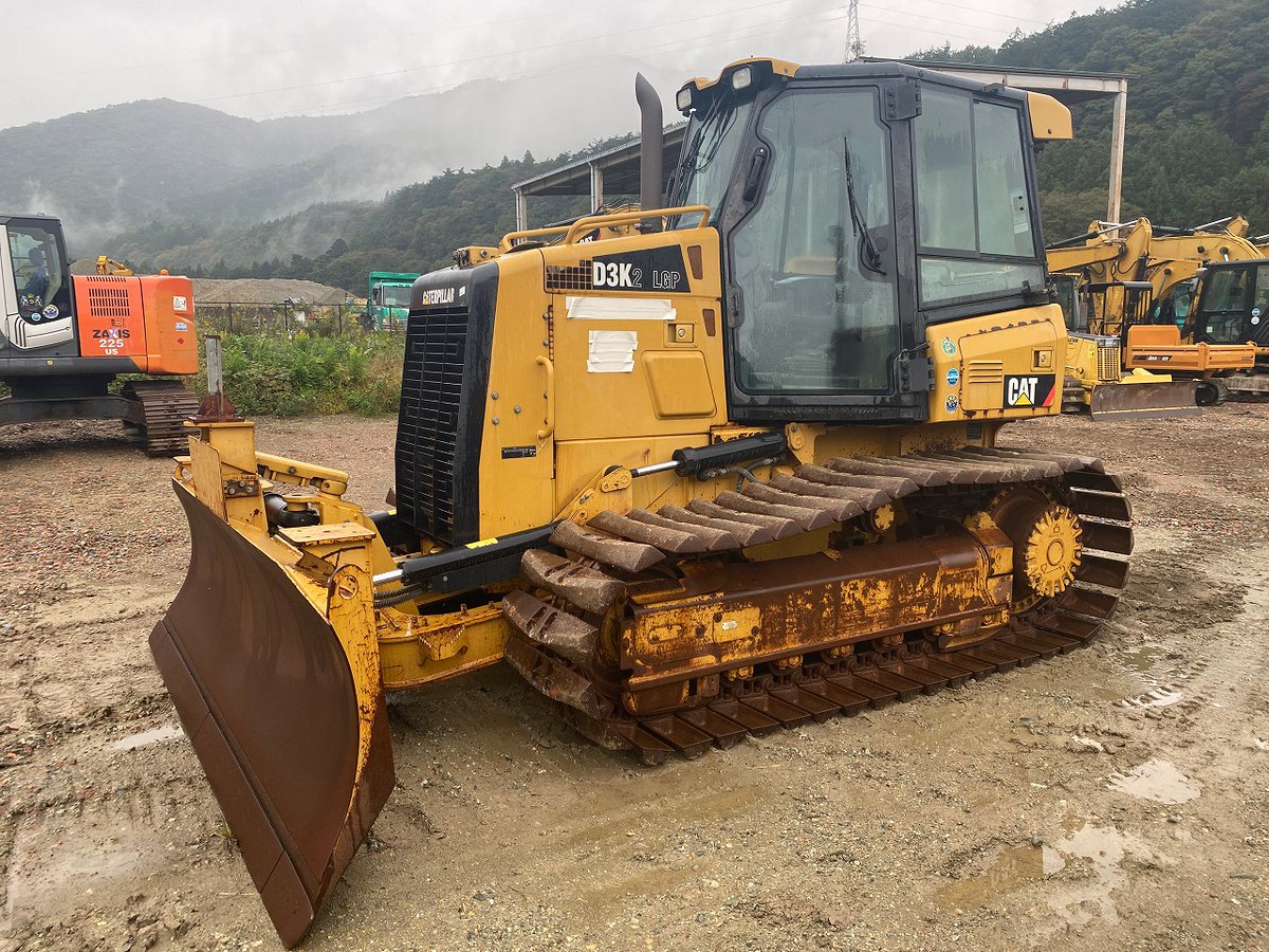 r_engineering2's tweet photo. 【販売中の重機紹介】
CAT D3K2
2015年式/3,392hr
現場に置いてあるだけで「仕事ができる」オーラが漂います。
写真・詳細はこちらから👇
https://t.co/3JE3NYwP78
ご質問はDMでお気軽に💬
#重機 #中古 #建設機械 #UsedExcavator #ブルドーザー #caterpillar #キャタピラー #D3K2 #重機販売 https://t.co/srbmdGnfju