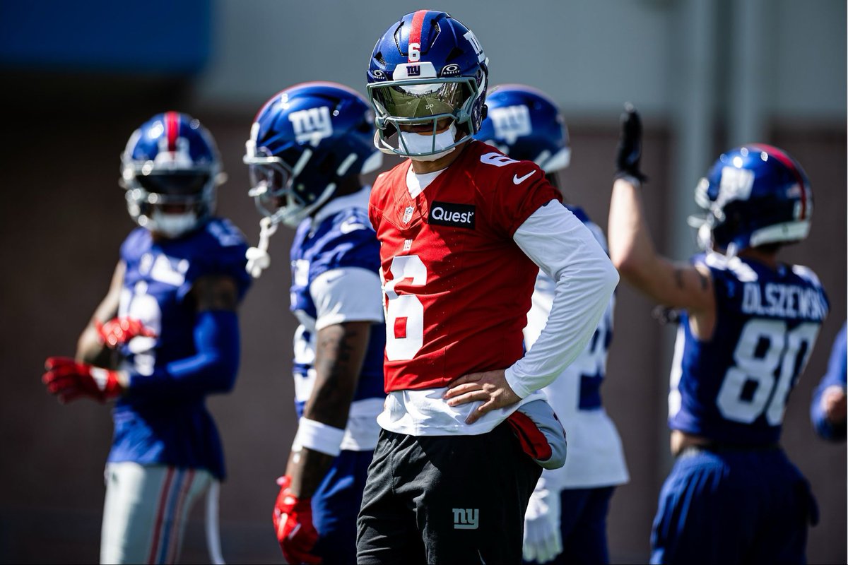 GiantsReport1's tweet photo. QB1 ๐ฅถ https://t.co/IcU0KnalvP
