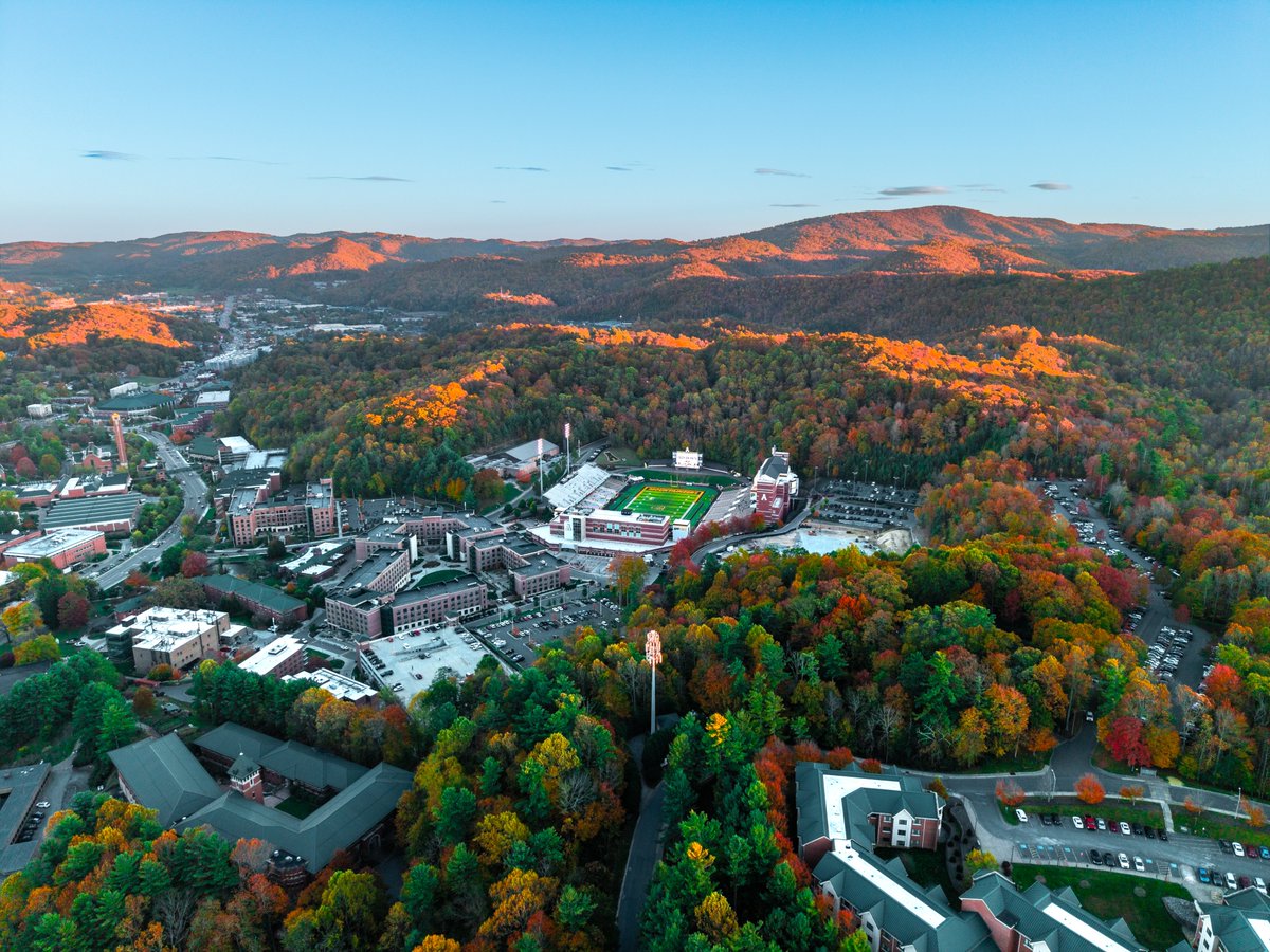 appstatesports's tweet image. Lucky to call this place our own. 

Happy Earth Day, #AppNation 🌎

#OTM