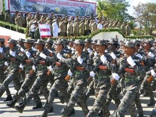 🎖️ ¡Felicidades a los combatientes, especialmente a los más jóvenes, que integran el Ejército Oriental!

Fundado por Fidel y Raúl el 21 de abril de 1961, es baluarte de nuestra defensa y fiel a la consigna: "Si salvamos Oriente, salvamos la Revolución". ✊🇨🇺