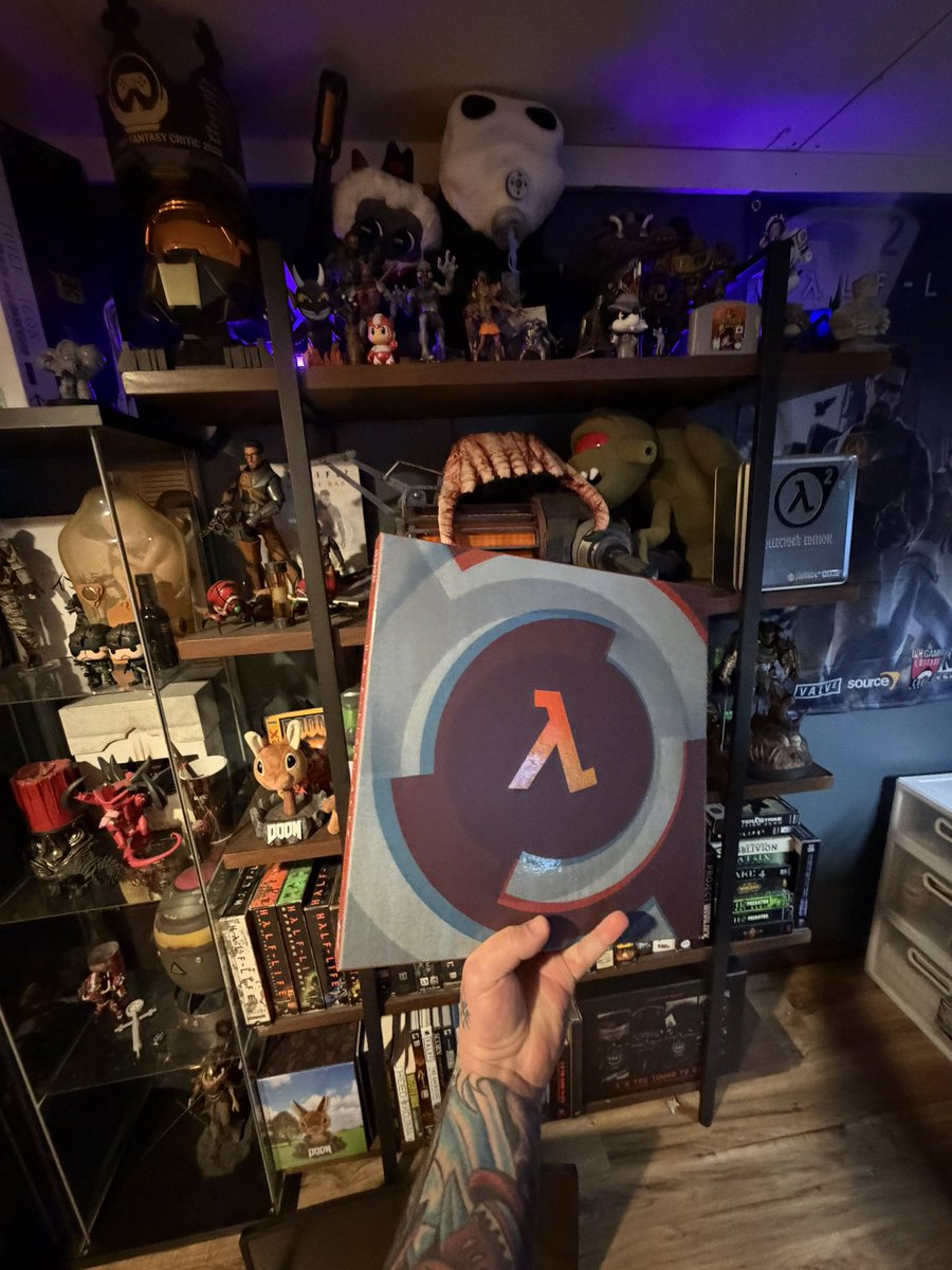 BeyondWasd's tweet photo. They have arrived.

Disc reveal?!

#valve #halflifealyx @IpecacRec @valvesoftware https://t.co/Q6bd52a2OF