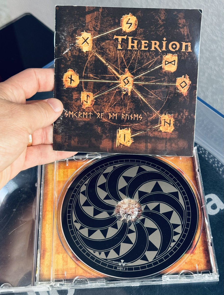 Chris112183's tweet photo. Now Playing ๐ฟ
Secret Of The Runes by Theron
2001 - US Cd Edition
Label: Nuclear Blast
@_Therion #Cdcollector #Cdcollection #Cdmania https://t.co/zeig3LM61w