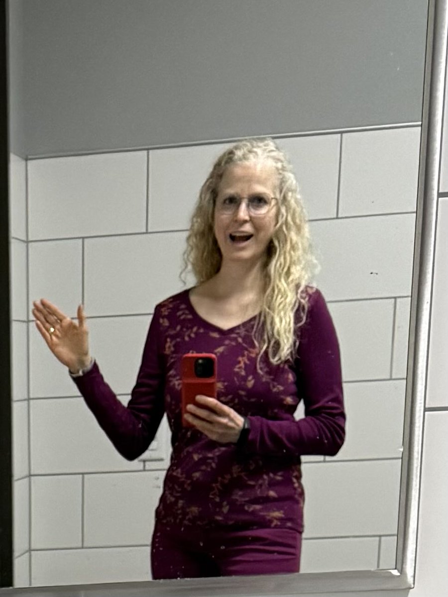 LouiseMAamodt's tweet image. That moment you realize your outfit makes you look like a certain #celebrity… #FashionFail