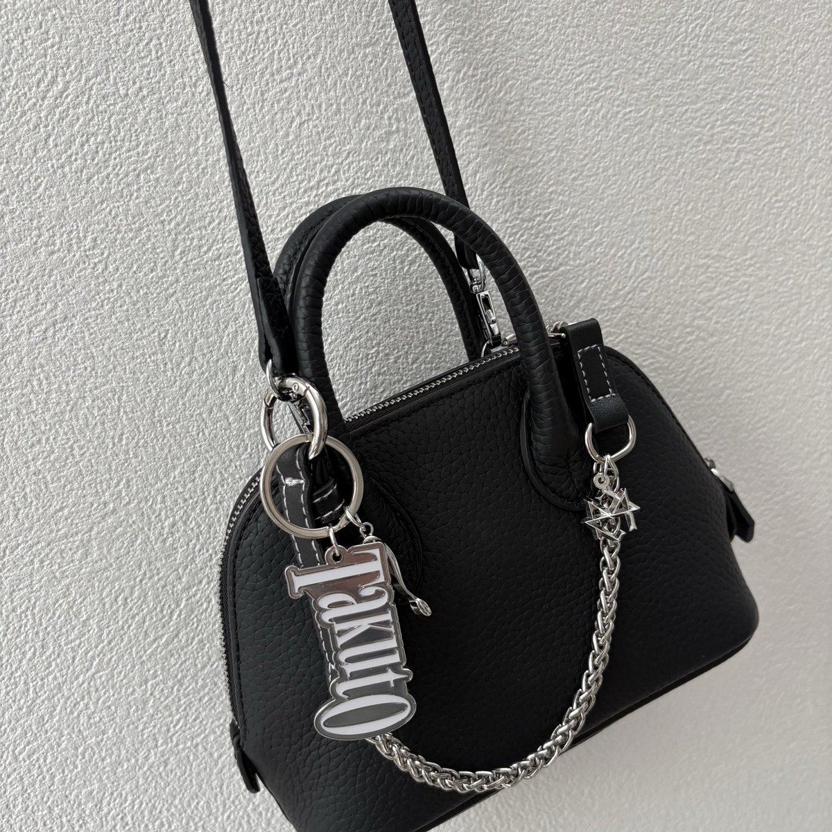 yuripeku's tweet photo. 昨日のやっと届いたツアーグッズ🛍️
これカバンにつけるの可愛すぎる🥺🤍
色々使えそうやからもう1つ欲しい🥺

#MAZZEL_banquet https://t.co/C3pkWsL7dY