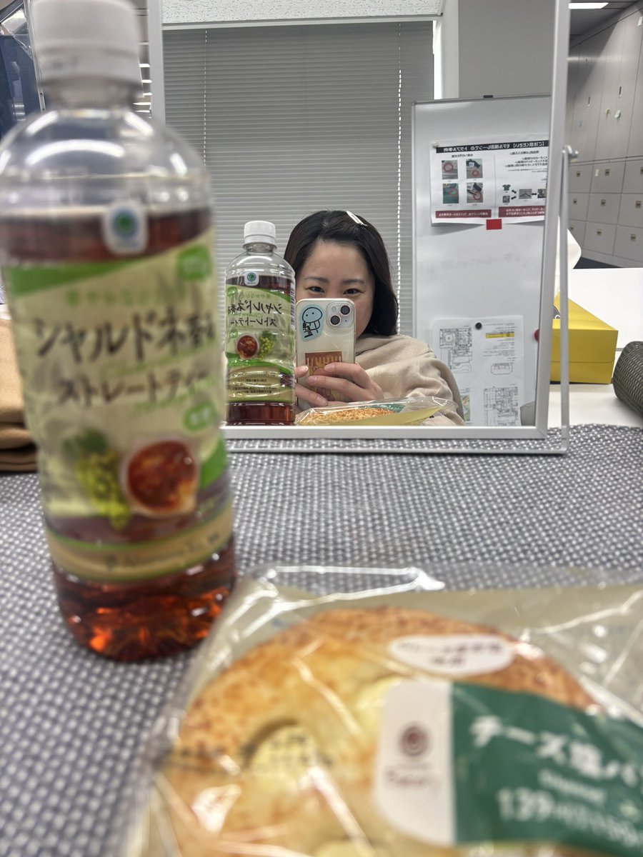 おはにょーん！
今日はモデルの撮影ですん📸

なんかニヤニヤな顔になっちゃったww

今日も頑張ります(ง •̀_•́)ง