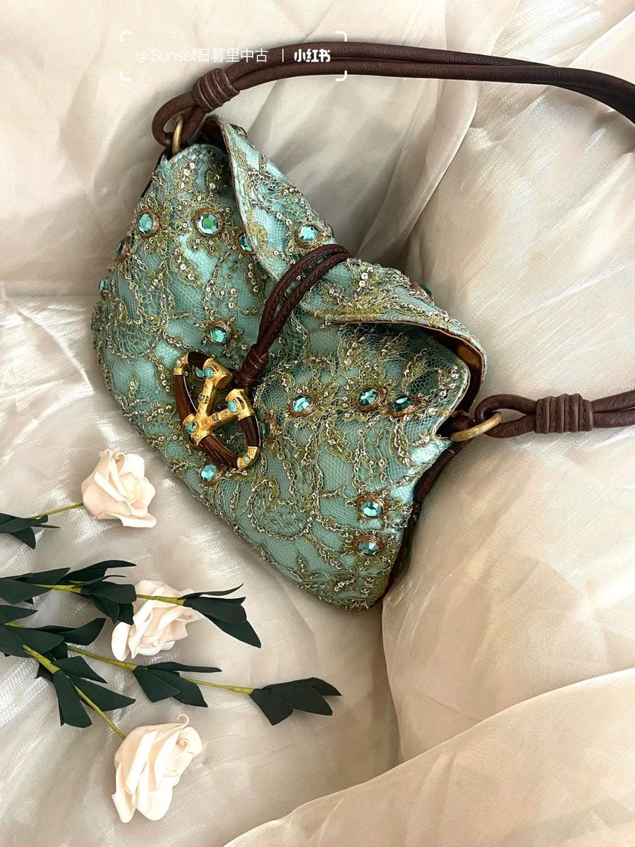 luchikdoll's tweet photo. Valentino bags https://t.co/Ruw4wxV2Sl