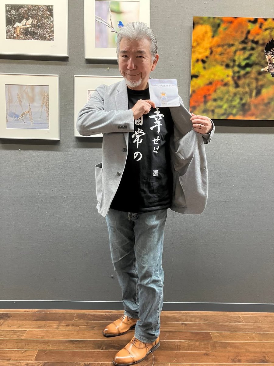 PhotoGaku's tweet photo. 昨日は山本学先生のEOS学園に乱入して告知をさせて頂きました。
そして当たり付き写真集が2本連続で当たりが出る！当たり増量週間という事で(^^)

北海道中標津から海鳥研究者��福田佳弘さんにも来ていただきました。

#キヤノンギャラリー大阪
#飾り鳥
#戸塚学
#北野誠
#ズバリ https://t.co/rkun00sIni