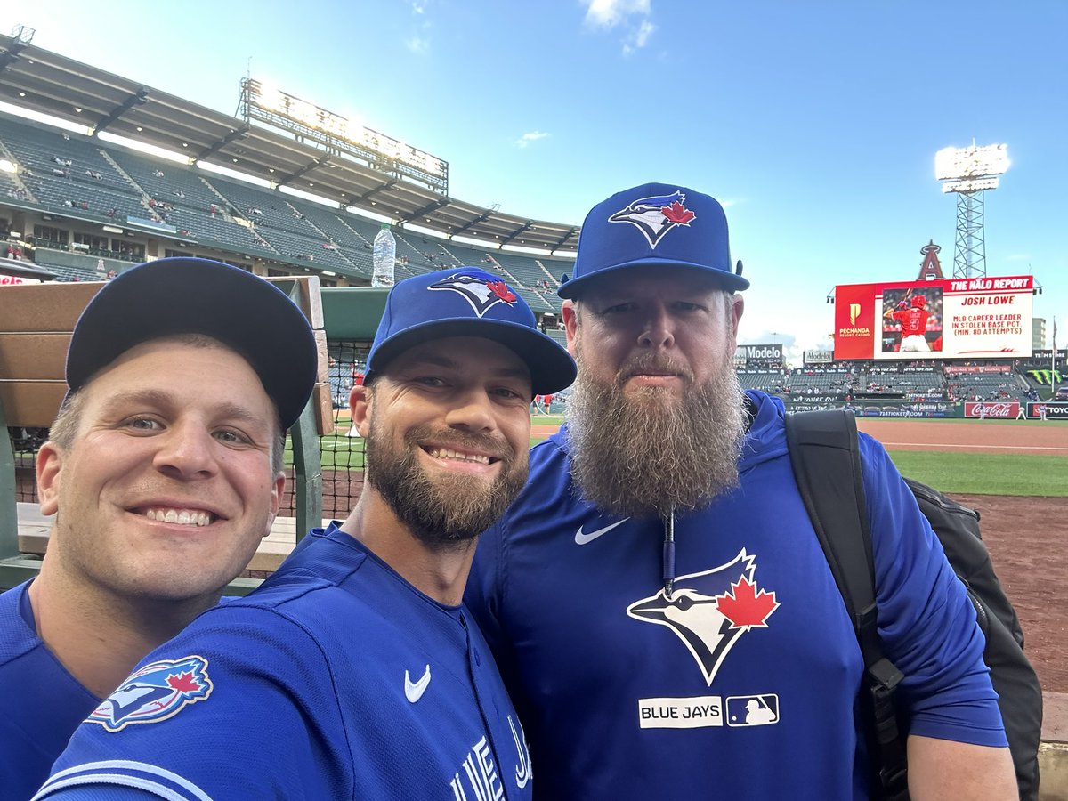 Hazel Mae tweet media