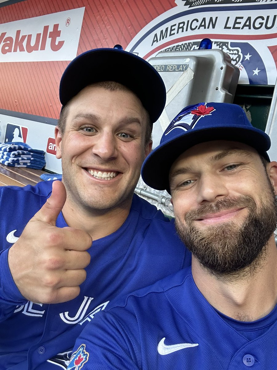 Hazel Mae tweet media