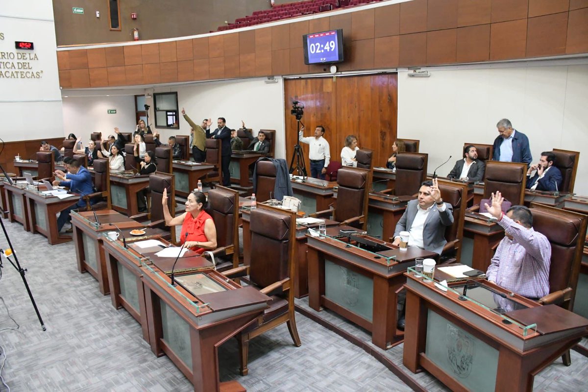 zacatecasens's tweet photo. #Entérate El Pleno Legislativo emitirá la convocatoria para obtener la medalla de reconocimiento por la Defensa de los Derechos Humanos, el combate a la Discriminación y la Promoción de la Tolerancia, “Gilberto Rincón Gallardo y Meltis”. https://t.co/gmFUGBbnAA