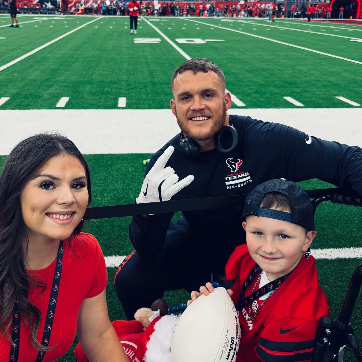 TexSportsReview's tweet photo. @HoustonTexans #Blessed
Thank you!! https://t.co/mv6gA5XvT4