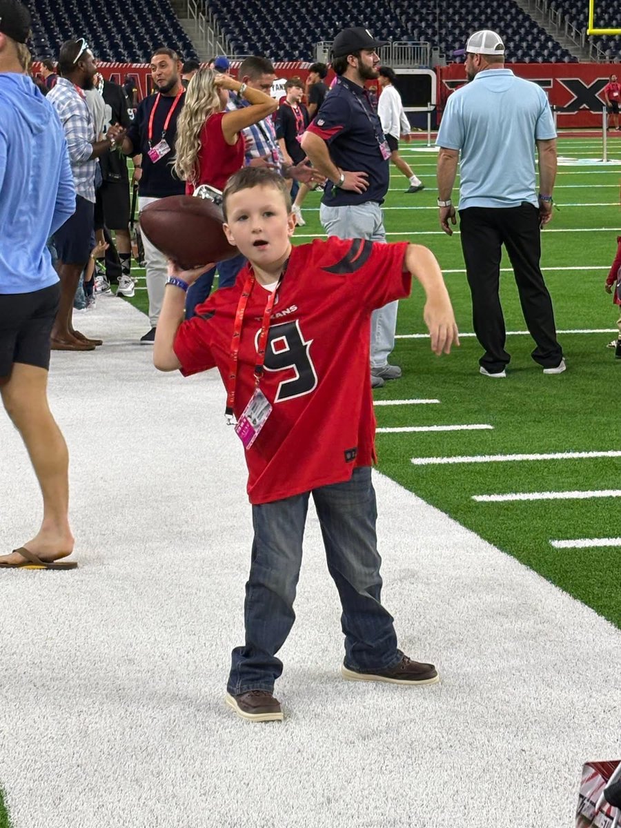 TexSportsReview's tweet photo. @HoustonTexans #Blessed
Thank you!! https://t.co/mv6gA5XvT4