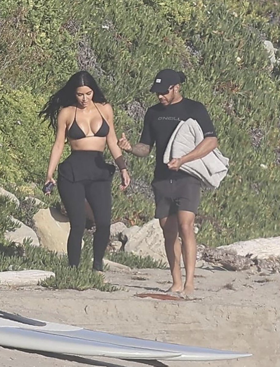 upuknews1's tweet image. #WATCH  : Kim Kardashian and Lewis Hamilton spotted kissing in Malibu.

#KimKardashian #LewisHamilton #Malibu #kiss #EntertainmentNews