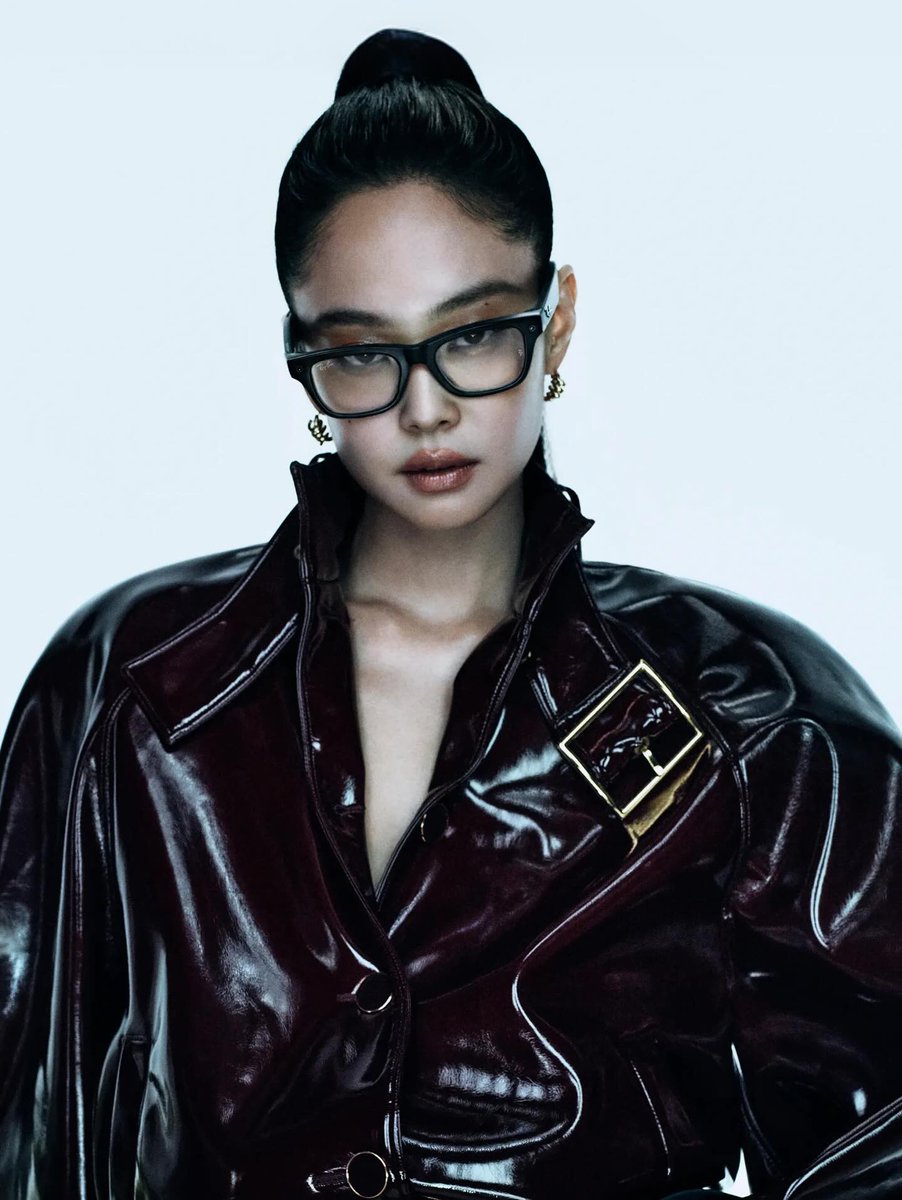 Glamour_JENNIE's tweet image. 260422 #JENNIE IG update

Campaign by @jordan_hemingway ​​​

#JENNIE #제니