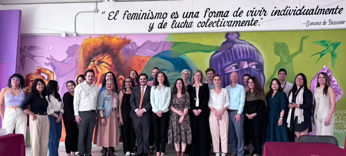 ONUMujeresMX's tweet photo. 🌍 Hoy visitamos la Utopía Cihuacóatl del @GobCDMX como parte de las actividades de la Mesa de Cooperación Internacional para la Igualdad de Género en México, co-presidida por @AusEmbMex y @uruenmexico, con la participación de Eleonora Betancur, Representante designada de ONU Mujeres y representantes de las embajadas de 🇩🇪🇨🇦🇨🇴🇮🇪🇳🇴🇳🇱🇨🇭 @ONUMX y @UNFPAMexico 

👉🏼Esta visita permitió conocer de primera mano cómo la territorialización de políticas públicas puede colocar a las mujeres y las niñas en el centro del desarrollo, a través de espacios seguros, accesibles y transformadores.

⚖️ Las UTOPÍAS son más que infraestructura: son instrumentos de cambio social que contribuyen a redistribuir los trabajos de cuidados, ampliar oportunidades de desarrollo y fortalecer la autonomía económica de las mujeres. En México, las mujeres dedican en promedio más del doble de tiempo que los hombres al trabajo doméstico y de cuidados no remunerado, lo que sigue siendo una barrera estructural para la igualdad.

💬  “Las UTOPÍAS no son solo espacios físicos, sino instrumentos con una gran capacidad de transformación social. Nos recuerdan que invertir en estos modelos es invertir en la igualdad, la paz y el desarrollo sostenible de las comunidades.” Eleonora Betancur

📣 Durante la visita, hicimos eco del Compromiso de Tlatelolco (2025), que llama a movilizar recursos de la comunidad internacional para fortalecer políticas de igualdad sustantiva y sistemas integrales de cuidados sostenibles.

🤝 Reafirmamos nuestro compromiso de seguir impulsando diálogos y alianzas que fortalezcan la igualdad de género desde lo local hacia lo global.