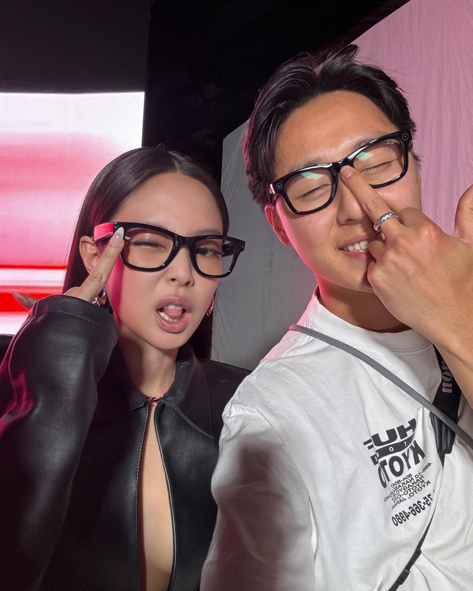 JennieDCGallery's tweet image. 260422 #JENNIE IG Update

jennie X @.raybanmeta @.rayban
Campaign by @.jordan_hemingway