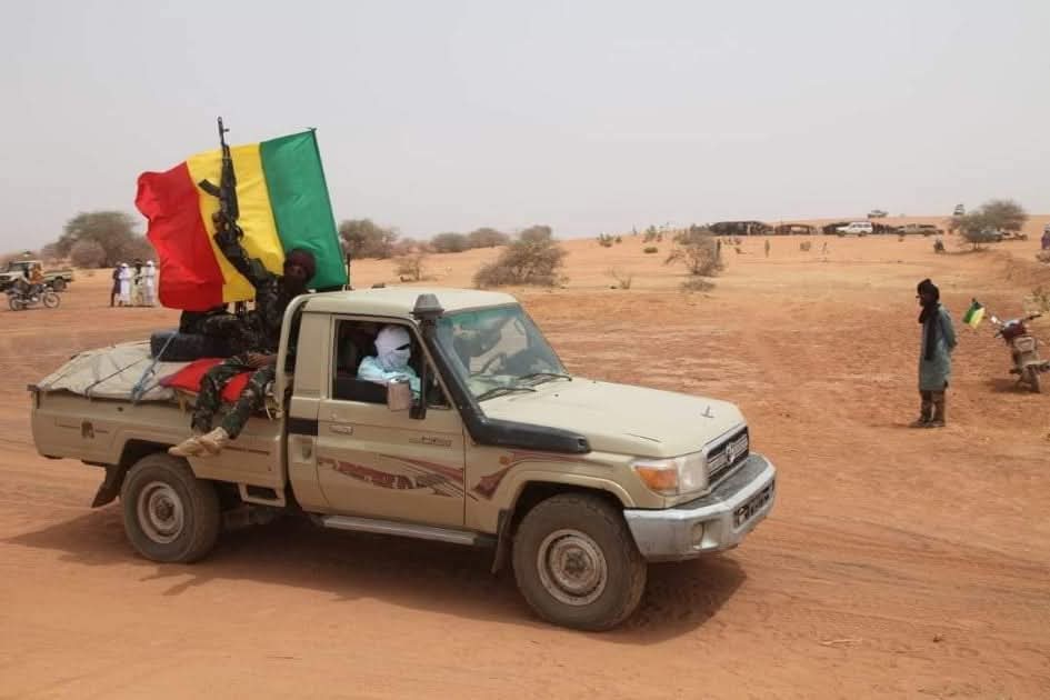 Mossa_ag's tweet image. Nos #frontières, au lieu d'être des #ponts qui nous unissent contre le #terrorisme, se sont érigées en #murs qui entravent notre action. Ce fléau ne concerne pas seulement le Sahel : il frappe du Moyen-Orient à l'Europe, de l'Afrique  jusqu'en Amérique. Face à cet ennemi commun,