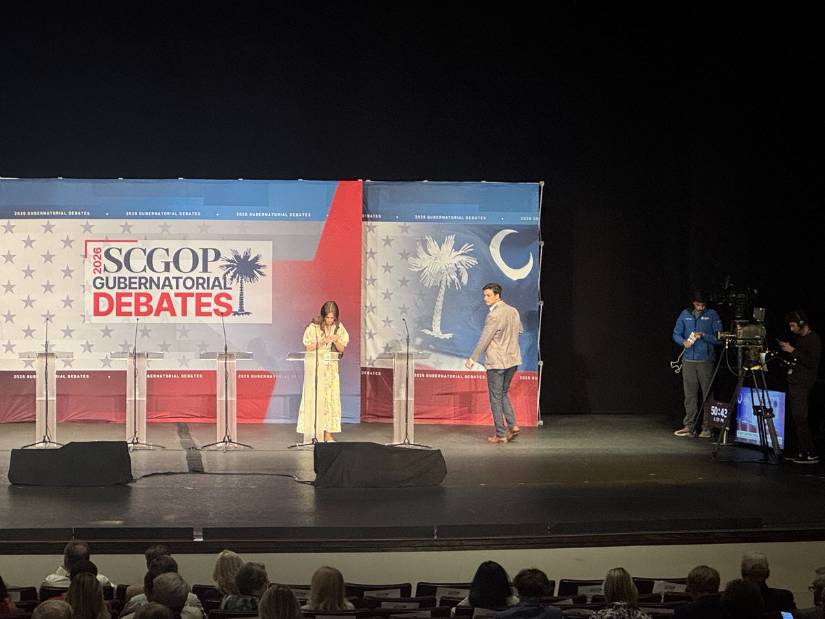 JoeBReporter's tweet photo. Caught this moment before the debate. Wilson’s daughter leaving a note for her father. “You got this dad, I love you.— AG” is what the note said according to Wilson. 

“That was a good pick me up for me,”Wilson told reporters. https://t.co/CBZVYgM55i