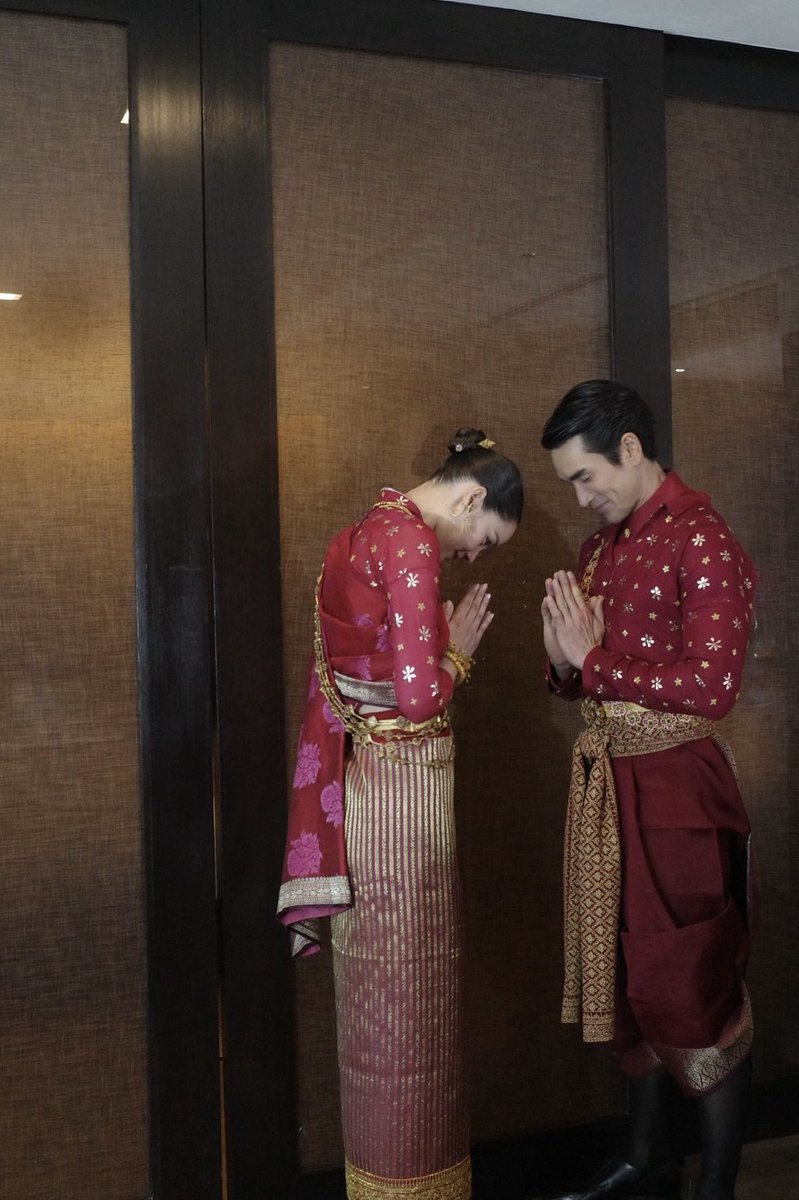 ไหว้ขอโทษกันหลังเล่นเลิฟซีน
ไหว้กันก่อนไปงานแต่ง