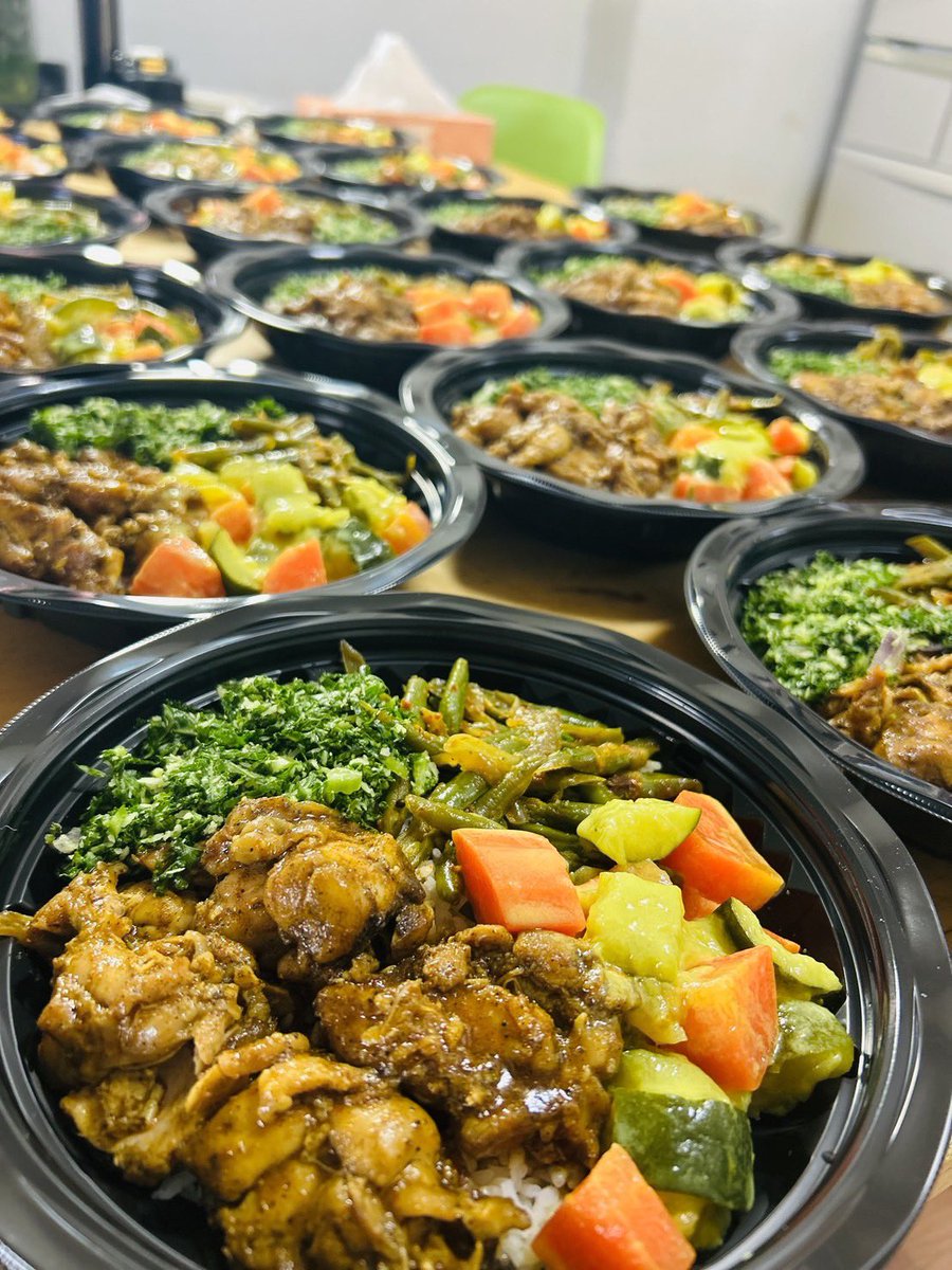 hopperstokyo's tweet photo. Today’s menu….
バスマティライス、　　　　　　　　　　　　　　　　　　　　　　　　　　　　　　　　　　　　　チキンカレー/ えびテンパラードゥ、　　　　　　　　　　　　　　　
にんじん＋ズッキーニカレー、いんげんテンペラードゥ、ケールマッルン、　　　　　　　　　　　　　　　パパダム https://t.co/EdiCB4Nqfn