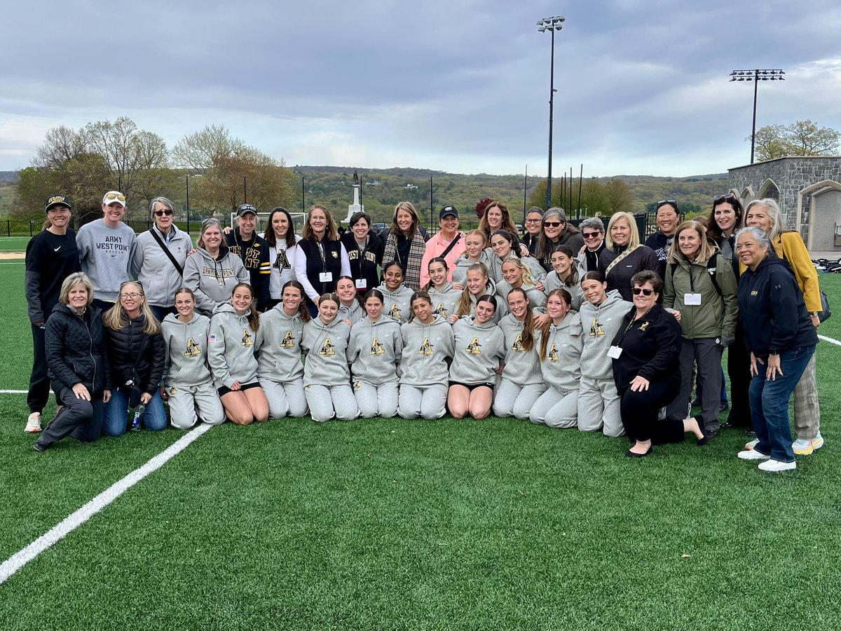ArmyWP_WSoccer's tweet image. Incredible to spend time w/our alums. These are the women that not only have paved the way for AWS but for women at West Point. We celebrate 50 years of the 1st class of women to be admitted. Thank you to our trailblazers &amp;amp; the foundation you have laid.
#Agape #Ubuntu #Invictus