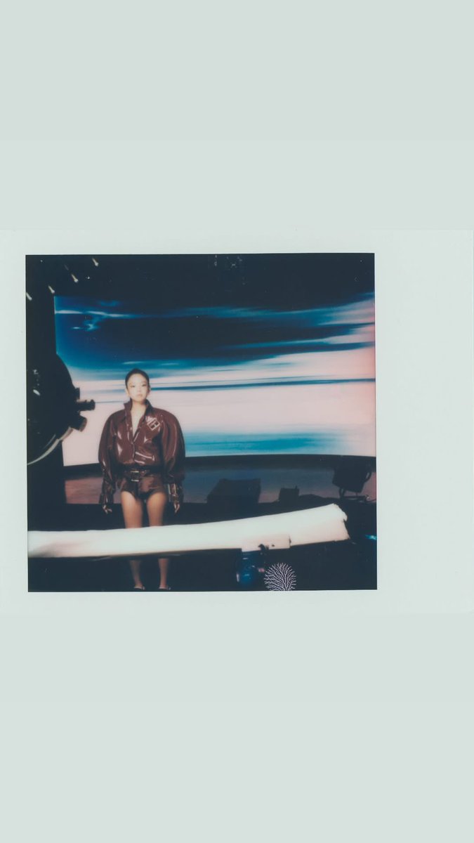 Glamour_JENNIE's tweet image. 260422 #JENNIE IG story update

#JENNIE #제니