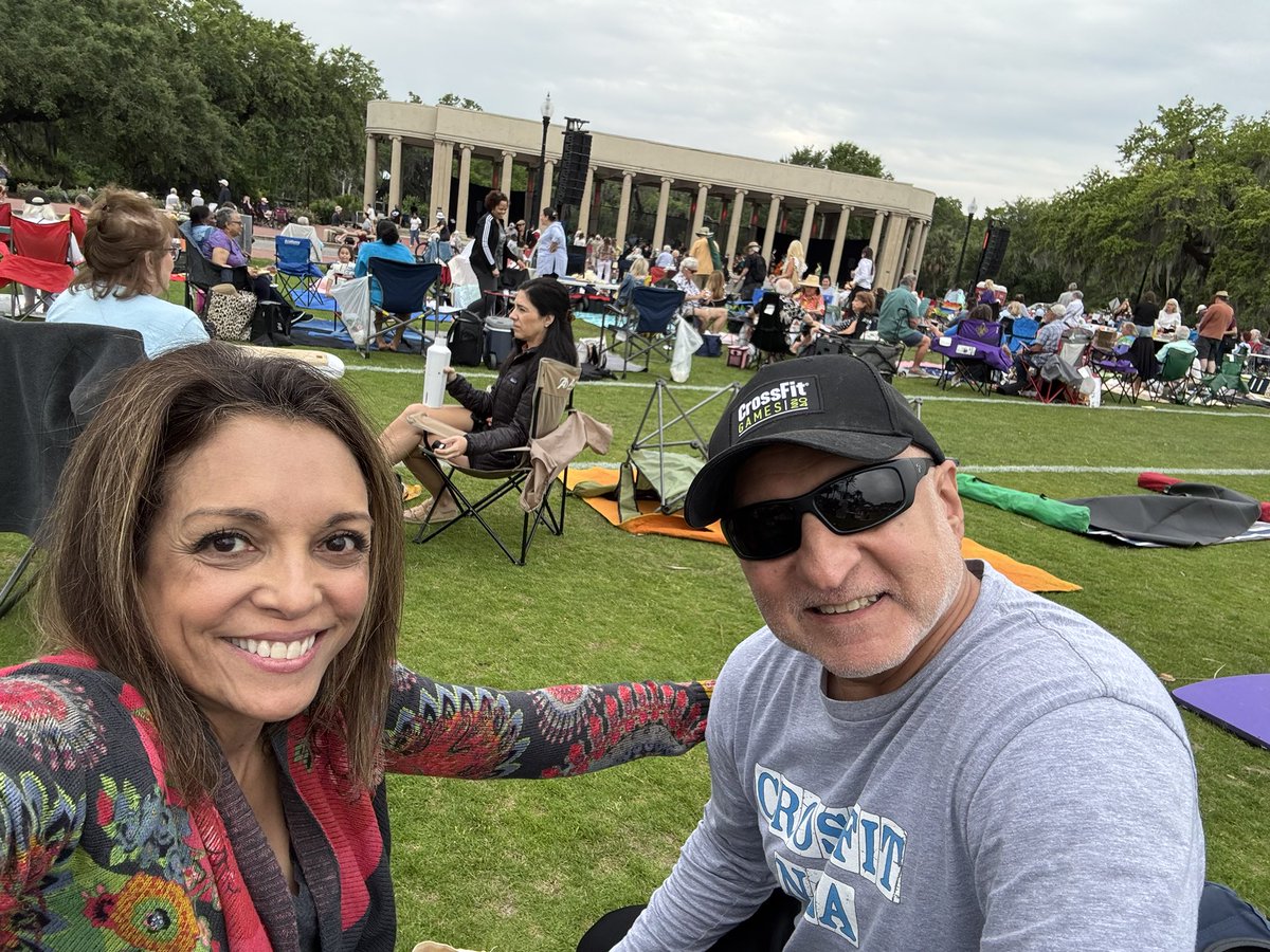 carl_arredondo's tweet photo. Great evening with @isiscasanova listening to #lpo at City Park https://t.co/yVlk1jWVWb