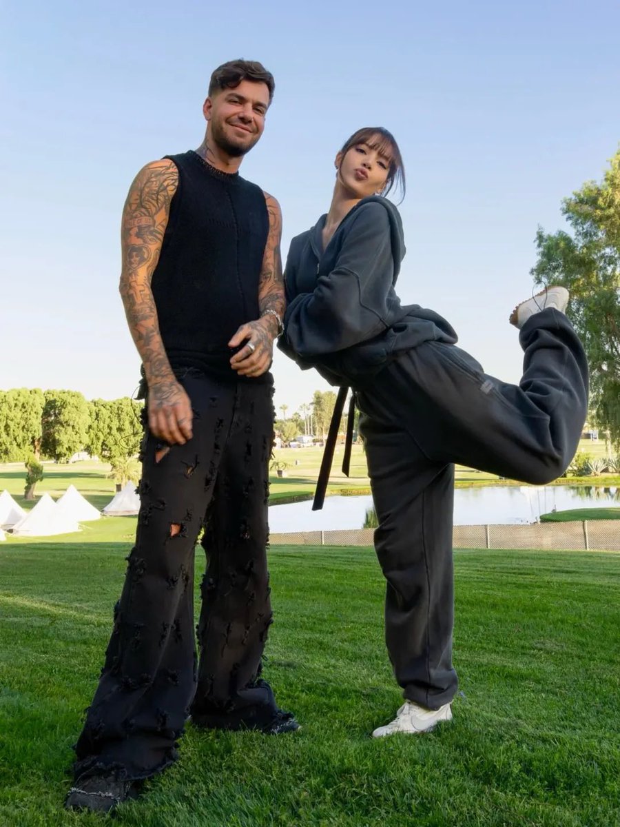 LISANATIONS tweet media