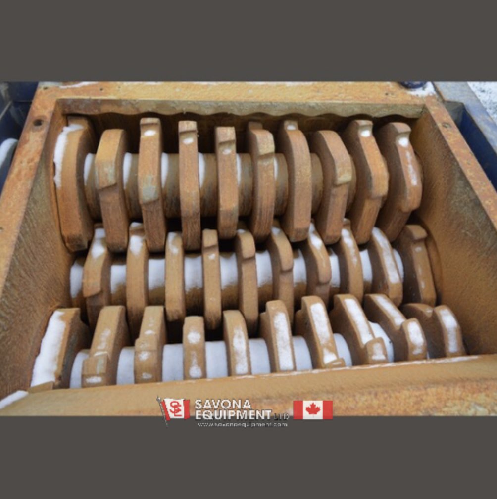 SavonaEquipment's tweet image. Satrind Tech 3-shaft shredder. Can handle plastics, industrial waste, wood, electrical waste &amp;amp; paper up to 1500 kg/hr. 10 blades per shaft, 5 hooks per blade. 2-22kW SMEM electric motors, Bonfiglioli gear reducers. Control panel. savonaequipment.com/en/satrind-tec… #shredder #shredding