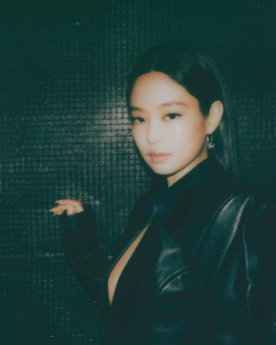 JennieDCGallery's tweet image. 260422 #JENNIE IG Update

jennie X @.raybanmeta @.rayban
Campaign by @.jordan_hemingway