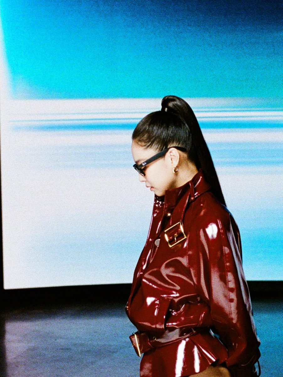 JennieDCGallery's tweet image. 260422 #JENNIE IG Update

jennie X @.raybanmeta @.rayban
Campaign by @.jordan_hemingway