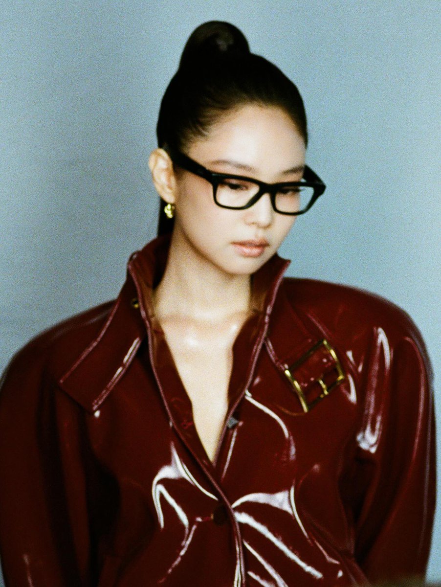 JennieDCGallery's tweet image. 260422 #JENNIE IG Update

jennie X @.raybanmeta @.rayban
Campaign by @.jordan_hemingway