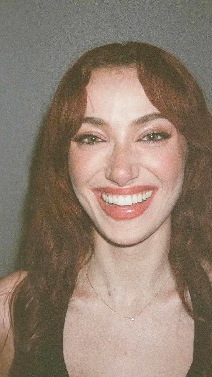 𝒶rtemisia tweet media