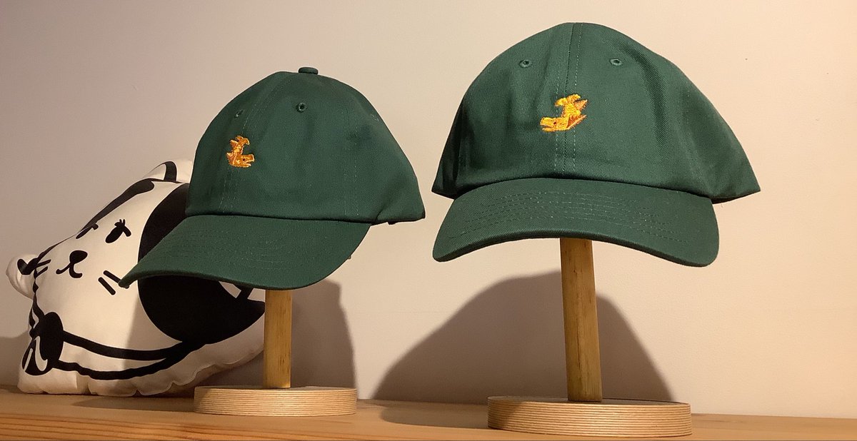 【シャチホコ刺繍キャップ】
当店2階で製造されている刺繍商品はどれもオススメですが、本日はシャチホコをピックアップ✨
仲良し2人で被れば天守が完成します🍤

#オミャーゲ名古屋 #名古屋土産 #名古屋観光 #シャチホコ #金鯱 #名古屋駅 #駅西 #名古屋城 #刺繍 #キャップ #雑貨屋