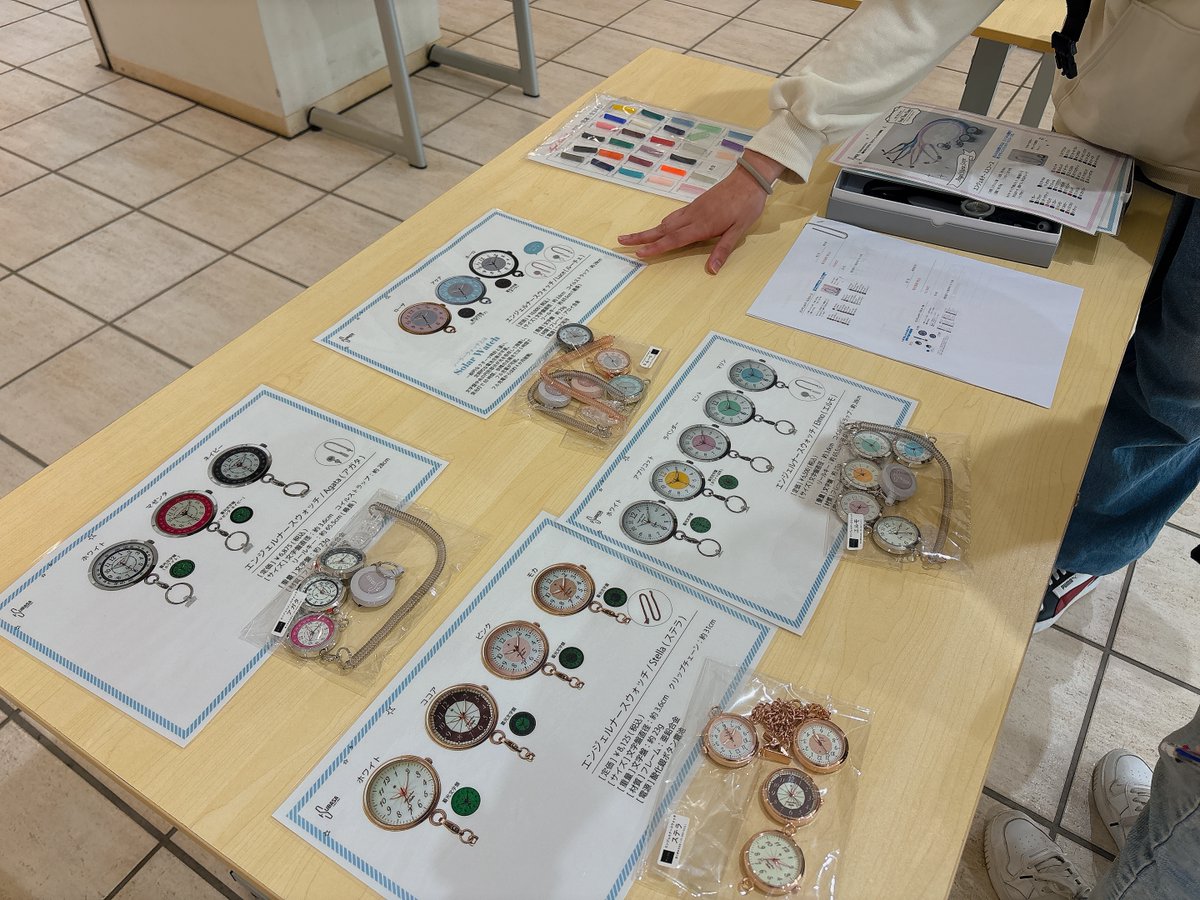 baikauniv's tweet photo. 👩‍⚕️＃看護学科
4月になり、新入生を迎えました🌸
F棟1階では、授業や実習で使用する聴診器などの販売会が開催！さまざまな種類の中から、自分に合ったアイテムを選びます。ユニフォームやナースシューズの試着会も行われ、一歩ずつ看護学生の道を歩みはじめています🌼
#梅花女子大学
#大阪
#茨木
#看護 https://t.co/T00qM82WNM
