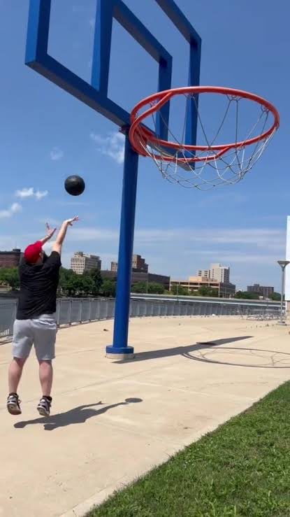 strawhatfriar's tweet photo. What Tyrese Maxey sees against the Celtics drop coverage. https://t.co/RTvMAMztLH