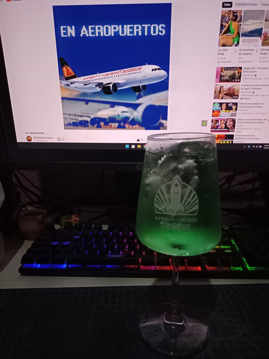 #ECDQEMSD
Después de un día tan agotador, un trago coqueto, perritos a los pies y el programa del día (aunque ya lo haya escuchado), es todo lo que necesito para resetear y poder arrancar mañana