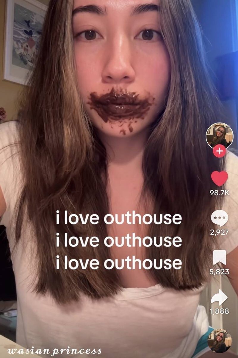 Out House tweet media