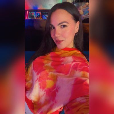 ValheNeda's tweet photo. #NuevaFotoDePerfil https://t.co/SadcLd01gV