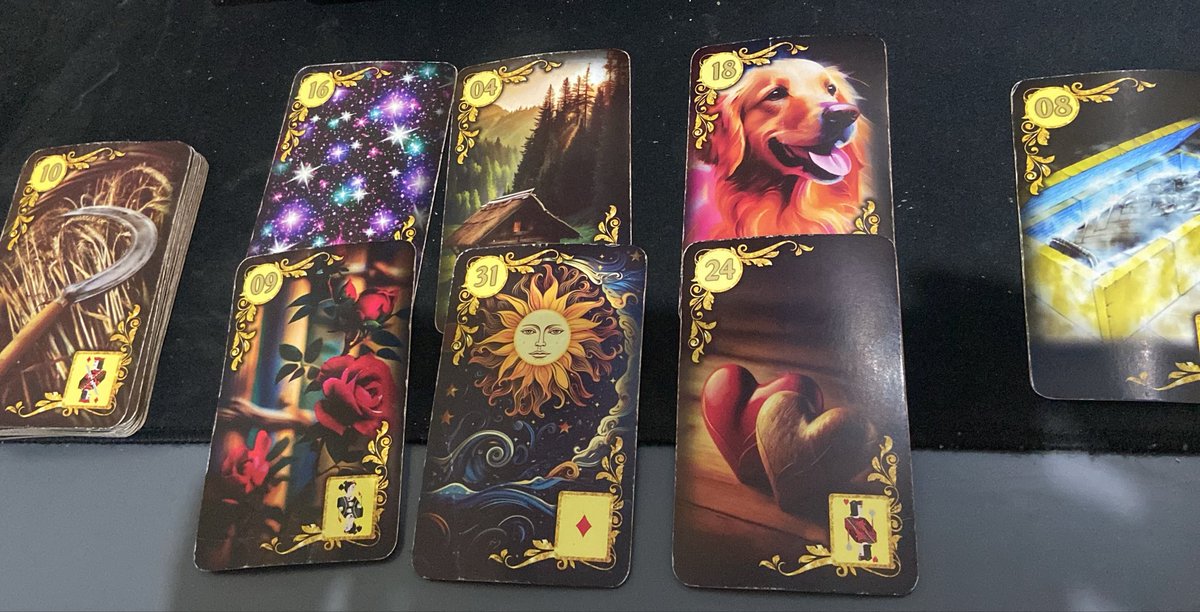 lovsbuck's tweet photo. a carta do caixão como carta suporte e o fundo do deck foice 🕊️ https://t.co/odkRvTZ44I