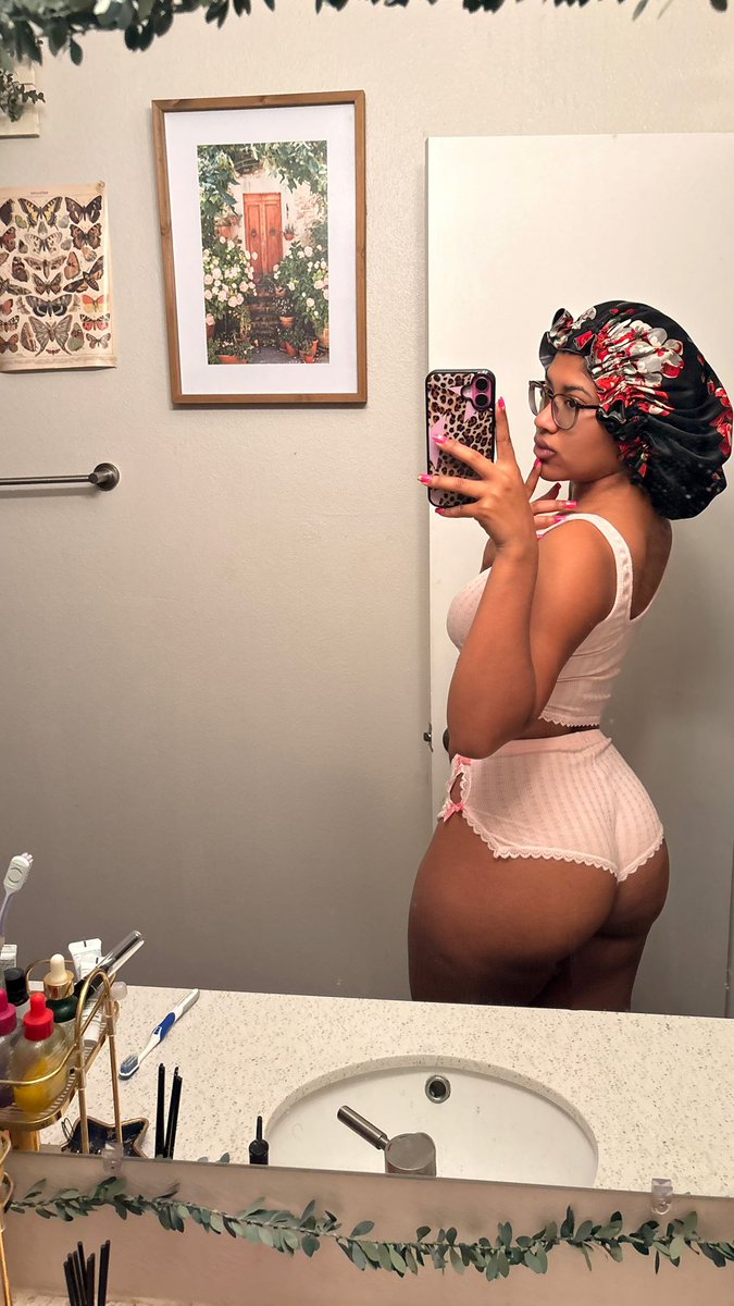 brwnsugar0utlaw's tweet photo. when i gain weight it goes straight to my ass literally https://t.co/RUY6m9aNRI