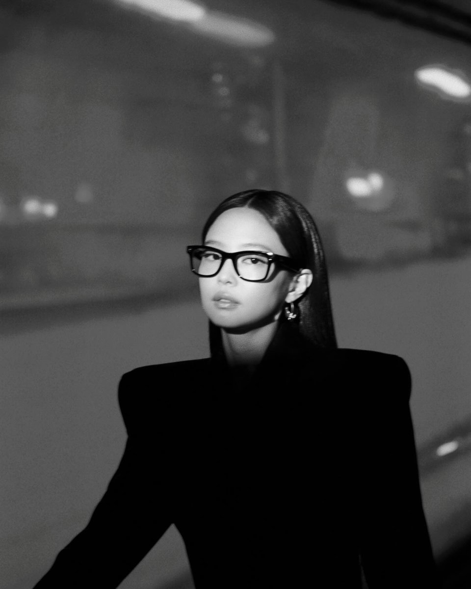 JennieDCGallery's tweet image. 260422 #JENNIE IG Update

jennie X @.raybanmeta @.rayban
Campaign by @.jordan_hemingway
