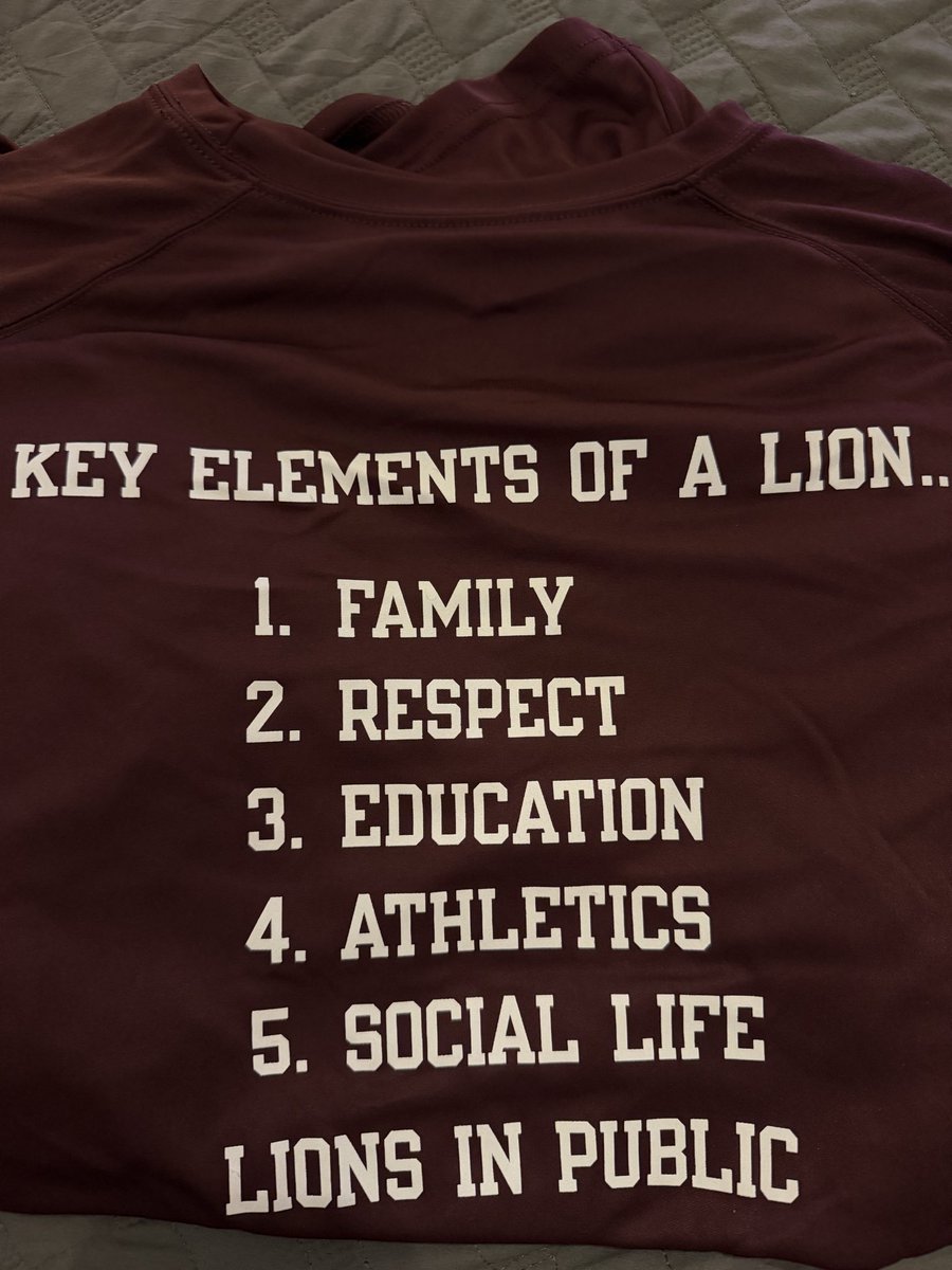 URLionsFB's tweet photo. For those putting in the work  even when it’s tough &amp; you make adjustments to be there will put on the pride of the Lions! Keep up the good work this is for you and don’t forget it takes 1 🧱 at a time‼️See you on Thursday in the weight room 5 PM! Let’s Gooo🔥🏆💪🏽🏈💯 https://t.co/RgmIiilFQE