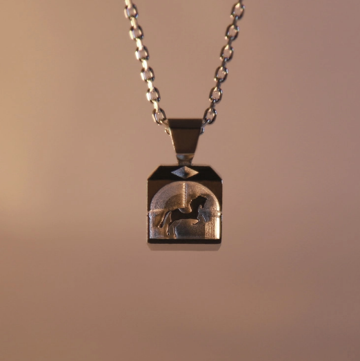 sellminsoo's tweet image. 💙 260421 알파드라이브 상현 유튜브 라이브 목걸이 정보 💙

- 브랜드 : 쿠도스(Kudos)
- 제품명 : 회전목마 목걸이 - 헤쳐 나아가야할 삶 (BLACK)
- 가격 : 180,000원

kudos-korea.com/necklace/?idx=…

#알파드라이브원 #상현 #ALPHADRIVEONE #ALD1 #SANGHYEON