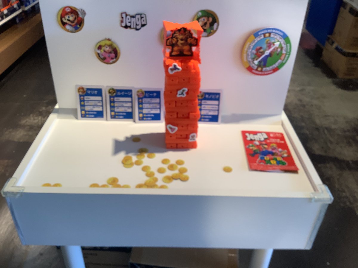Hasbro_Store_JP's tweet image. #三井アウトレットパーク入間店
本日は新商品のご案内😍
マリオのジェンガが出ました！
来月からGWセールもやりますので是非お家遊びにご家族や友人、恋人同士などでワイワイ楽しみませんか？🤭笑
上に待ち受けるクッパを倒しちゃいましょ〜‼️✊🏻
#ジェンガ
#Hasbro
#ハズブロ
#マリオ