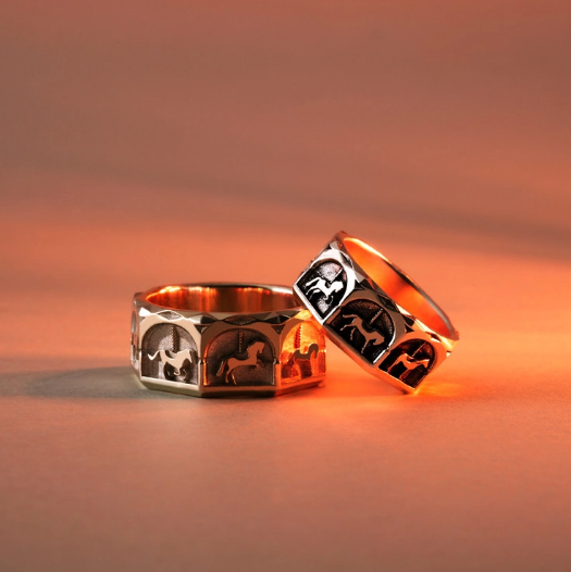 sellminsoo's tweet image. 💙 260421 알파드라이브원 상현 유튜브 라이브 반지 정보 💙

- 브랜드 : 쿠도스(Kudos)
- 제품명 : 회전목마 반지 - 헤쳐 나아가야할 삶 (BLACK)
- 가격 : 250,000원

kudos-korea.com/ring

#알파드라이브원 #상현 #ALPHADRIVEONE #ALD1 #SANGHYEON