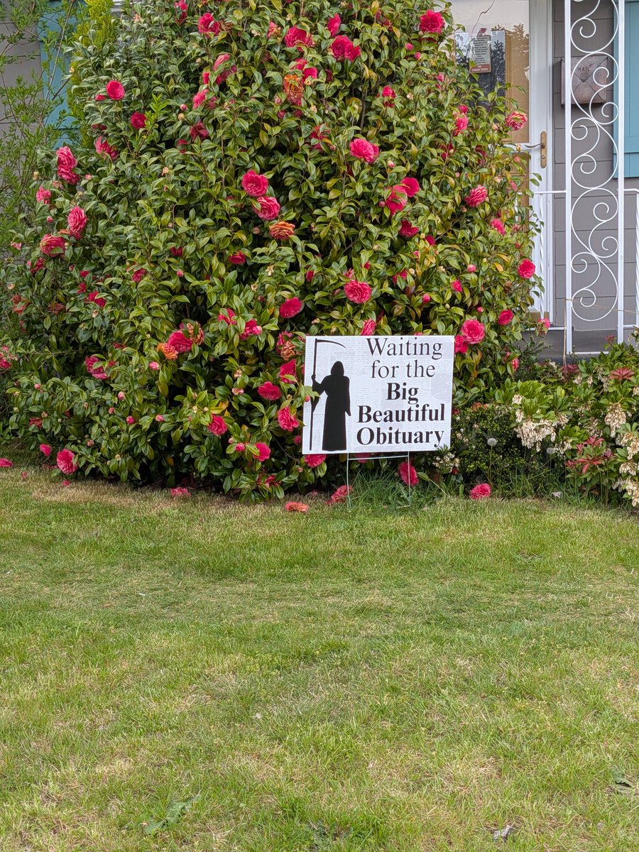 AmberGabrio's tweet photo. Shout out to our neighbors, lol. https://t.co/P6B0lPbbM4